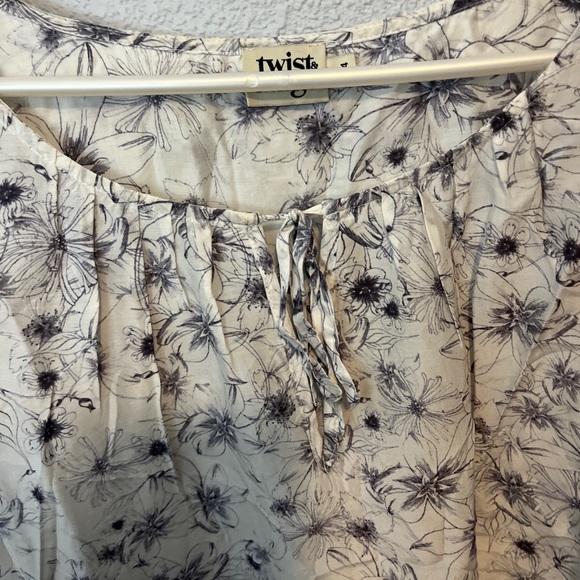 Twist and Tango long sleeve silk blend floral blouse - Picture 4 of 6